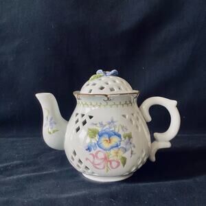 2003 Avon Tea Time Ceramic Teapot Tealight Candle Holder